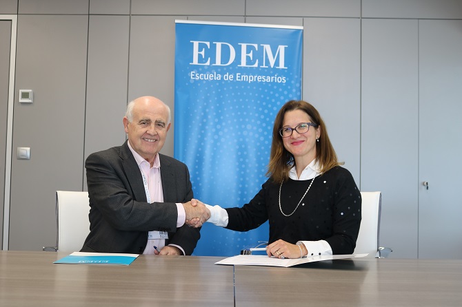 Verónica Deambrogio, Directora de Escuela de Jóvenes Emprendedores, El Recetario Financiero® y Antonio Noblejas Director General de EDEM Escuela de Empresarios, tras la firma del convenio de colaboración.