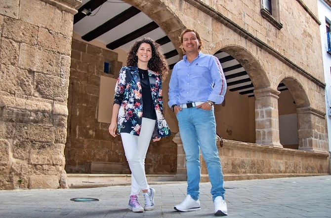 La presidenta y el secretario de Atebe,Noelia Rodríguez de Guzmán y Xavi Cardona