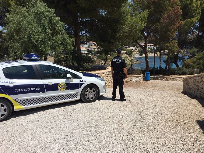 Es importante que los vehículos policiales cuenten con un desfibrilador.