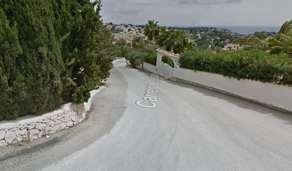 Captura de imagen de la calle el Llobarro vía Google Earth.