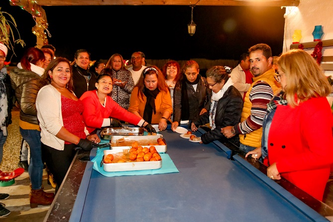 La música y la gastronomía típica de estas fechas no faltan en esta jornada festiva.