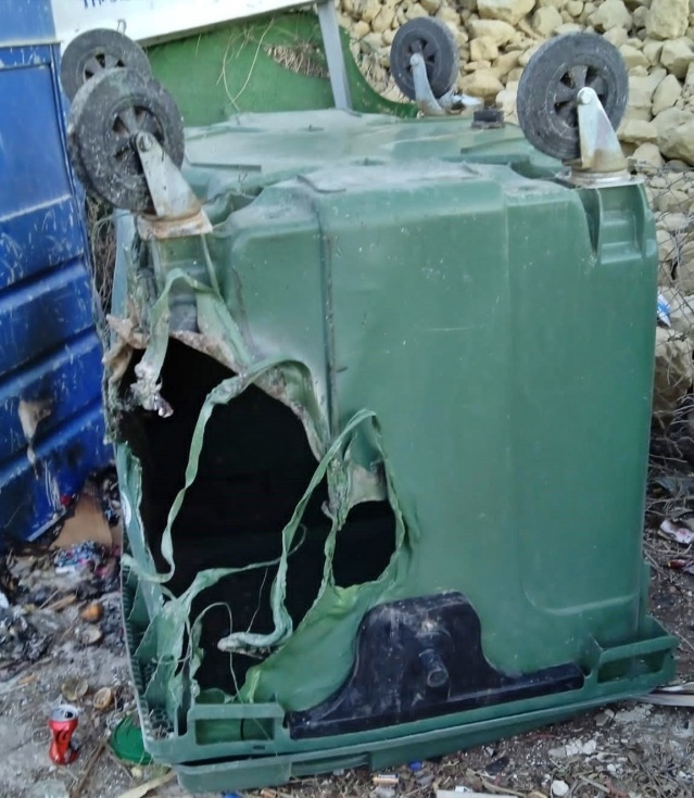 Contenedor quemado en Benissa