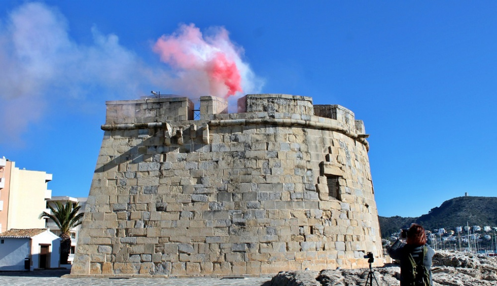 Encesa de Torres de la Mediterr&agrave;nia por los Derechos Humanos en el Castillo de Moraira