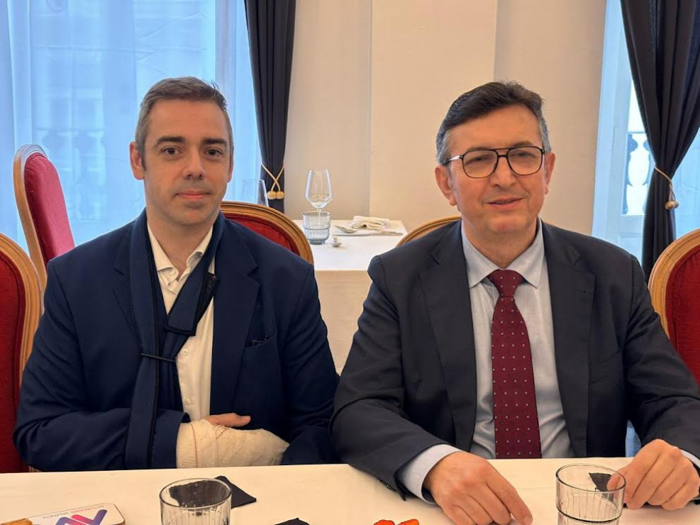 AMDComVal aborda con la CEV la situación del tejido empresarial valenciano y los principales retos económicos