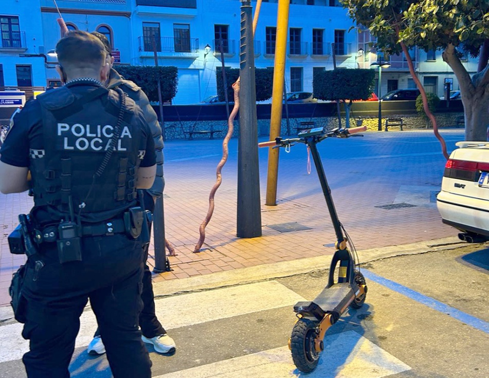 La Policía Local de Benissa intensifica la concienciación sobre el uso de patinetes eléctricos