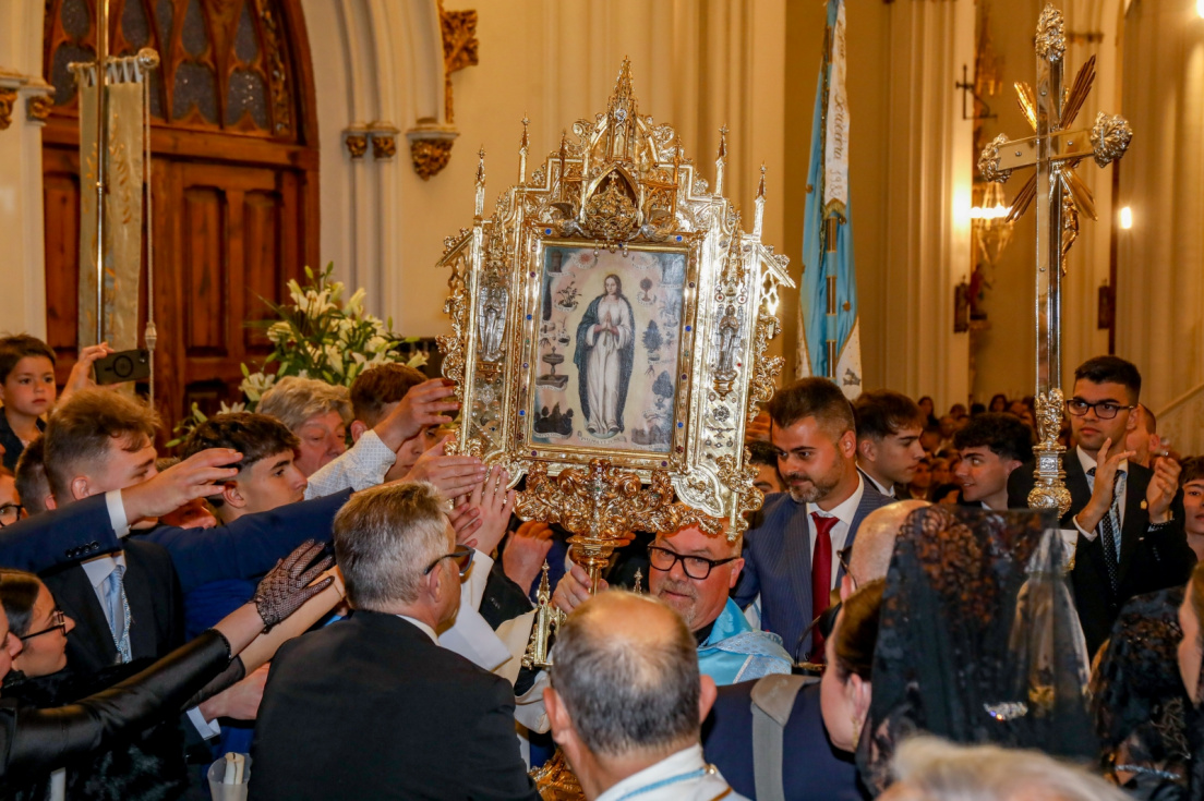 Benissa vibra en el día de la Puríssima Xiqueta con una basílica abarrotada y una multitudinaria procesión