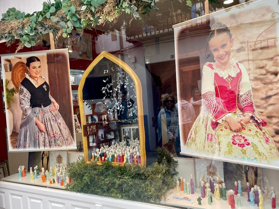 El comercio local de Benissa brilla en el VII Concurso de Escaparates de la Puríssima Xiqueta 2026