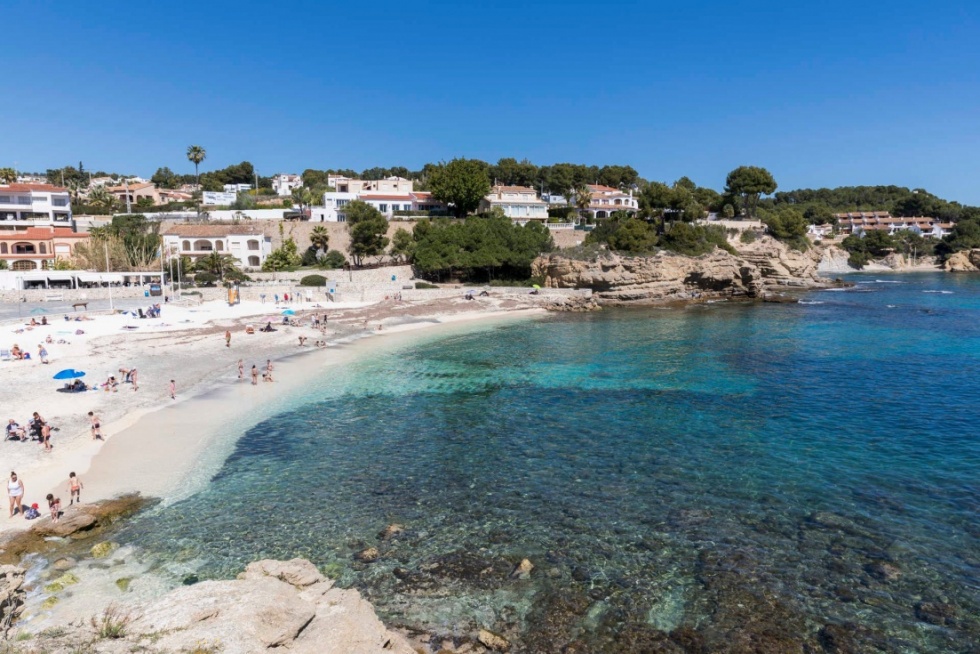 Benissa pierde la bandera azul de La Fustera, pero gana por primera vez la distinción en Cala Advocat