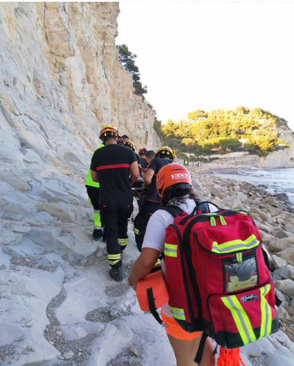 Investigan la muerte de un hombre tras caer desde un acantilado en la costa de Benissa
