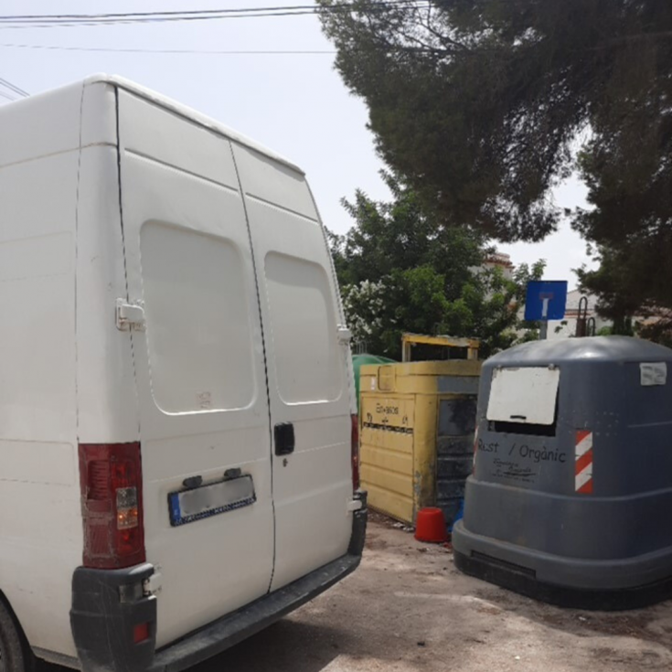 Furgoneta interceptada mientras realizaba un vertido ilegal