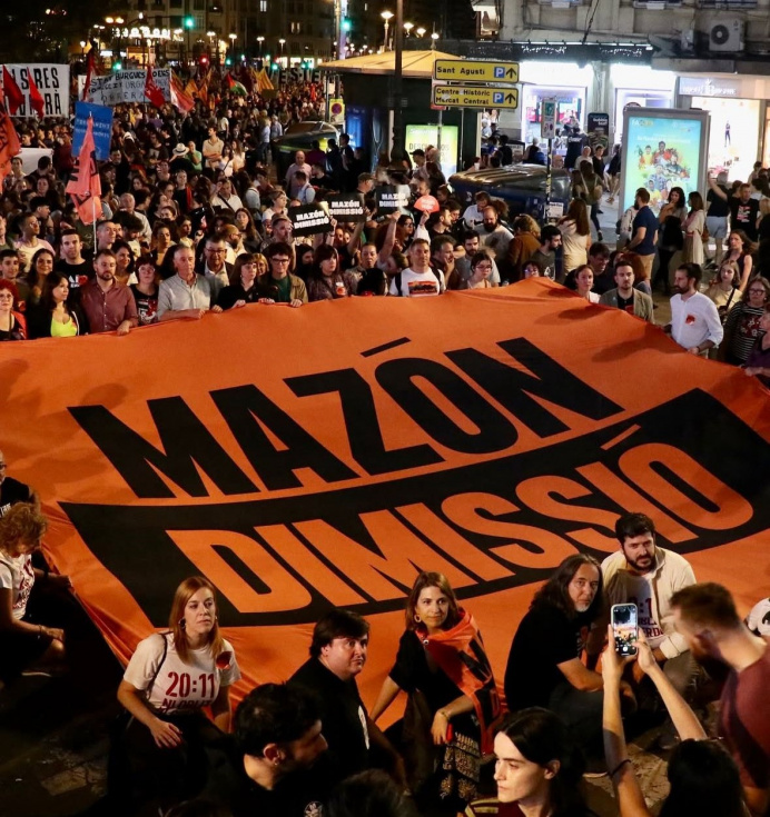 Miembros de Compromís participaron en la manifestación del pasado sábado en València para exigir responsabilidades al president Carlos Mazón por la gestión de la DANA de 2024 Miembros de Compromís participaron en la manifestación del pasado sábado en València para exigir responsabilidades al president Carlos Mazón por la gestión de la DANA de 2024