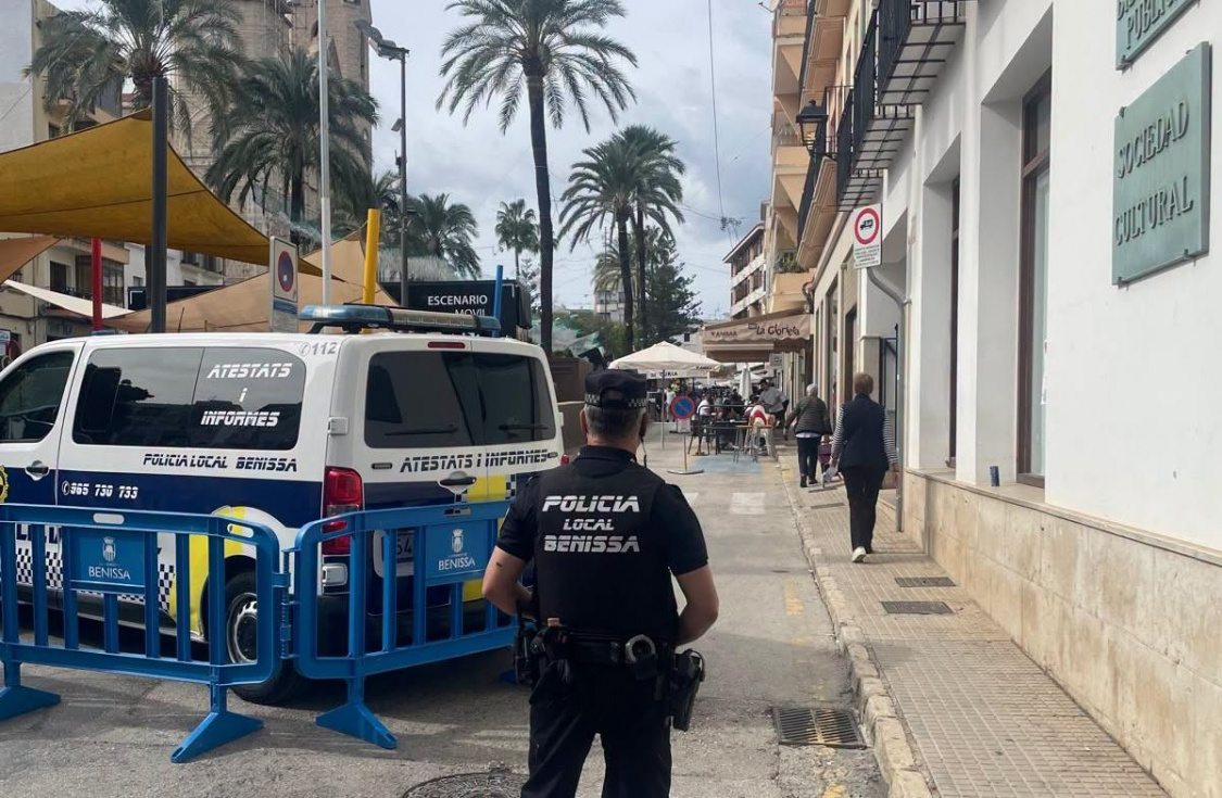 Control preventivo de la Polic&iacute;a Local de Benissa durante el Mig Any de Quintades.