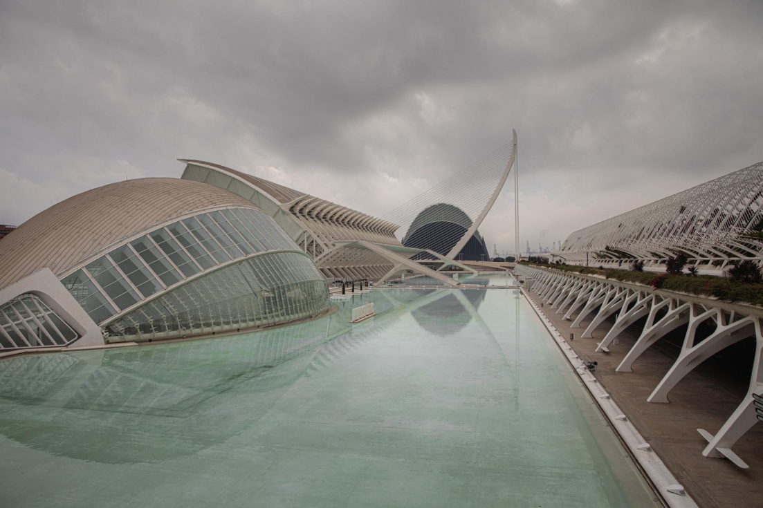 Cielo nublado Ciudad de las Artes y de las Ciencias de Valencia. EFE/Biel Alino
