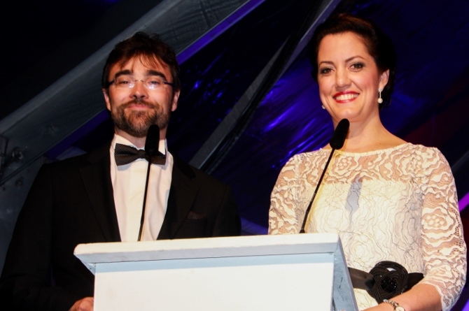Rosana Bertomeu y Juan Vicent Capó, presentadores del acto de coronación en Benissa