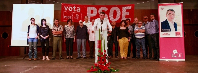 El candidato a la alcaldía de Benissa por el Partido Socialista, Manolo Juan,  presentó al resto de la candidatura en el acto celebrado ayer en el Taller d'Ivars.