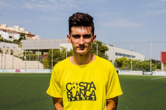 Pepelu, jugador del Levante UD, visitó a los jóvenes futbolistas en Benissa