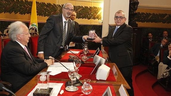 El neurólogo benissero Juan Andrés Burguera recibe el Premio SEN Parkinson