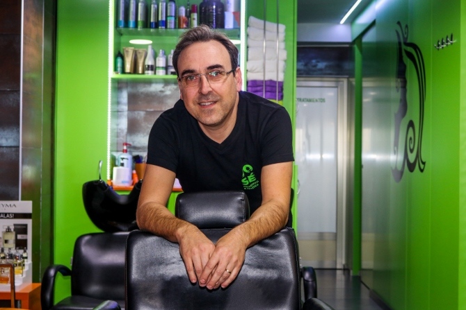 José Ivars Cardona, peluquero en Benissa, ha ejercido su profesión durante más de tres décadas.