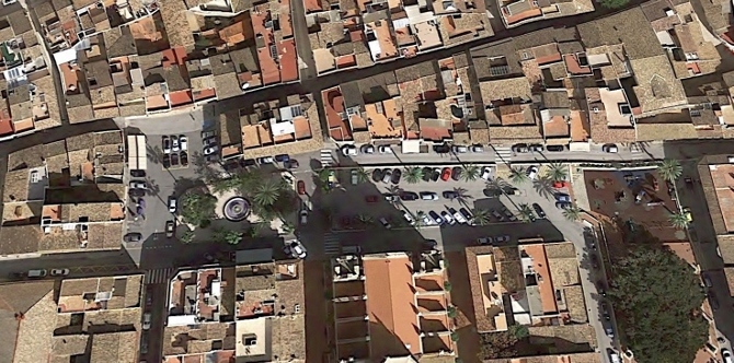 Plaza del Rey Jaime I y el Paseo Dolors Piera en Benissa a vista de pájaro.